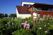 Haus mit Garten und Kinder Haus mit Garten und Kinder
